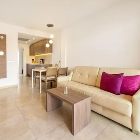 Paradise Residencial Aparthotel 4*