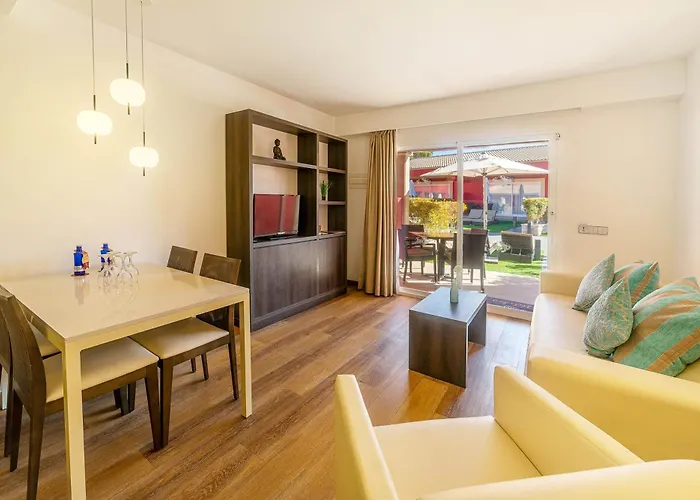 Paradise Residencial 4*