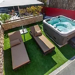 Paradise Residencial Aparthotel 4*