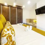 Paradise Residencial Aparthotel