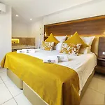 Paradise Residencial 4*