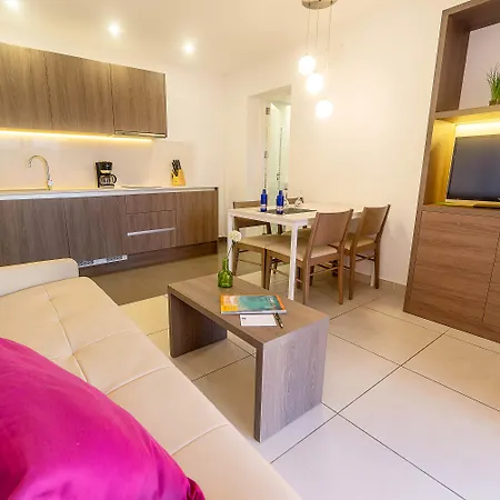 Paradise Residencial Aparthotel