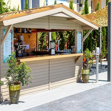 Paradise Residencial 4*