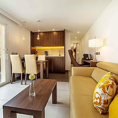Paradise Residencial Apart&suites كالا راتخاذا