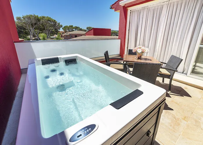 Paradise Residencial 4*