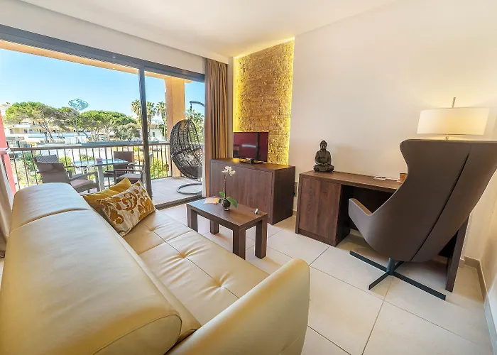 Paradise Residencial 4*