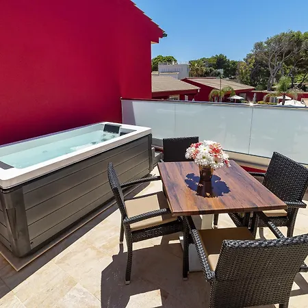 Paradise Residencial Aparthotel